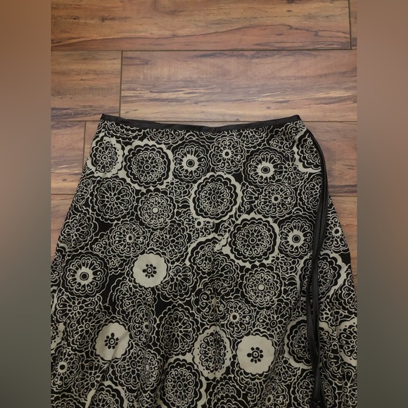 RW&CO Women’s Black and White Skirt - Picture 2 of 4